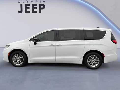 Certified 2024 Chrysler Pacifica Touring-L image 2