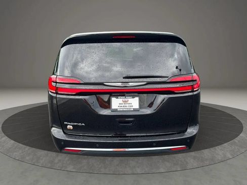 Used 2024 Chrysler Pacifica Touring-L FWD image 5