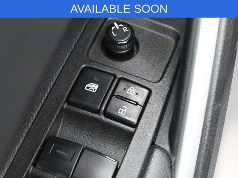 Used 2025 Toyota Corolla Cross XLE AWD/4WD image 12