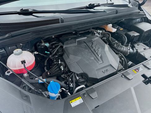 Used 2024 Kia Carnival EX image 26