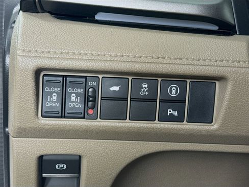Used 2023 Honda Odyssey Touring image 11
