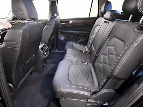 Used 2025 Volkswagen Atlas SE image 16