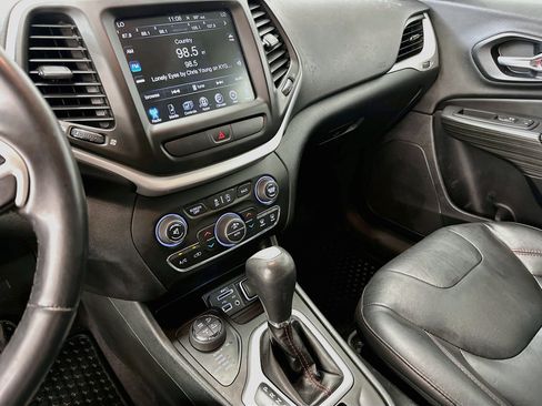 Used 2016 Jeep Cherokee Trailhawk w/ Comfort/Convenience Group AWD/4WD image 26