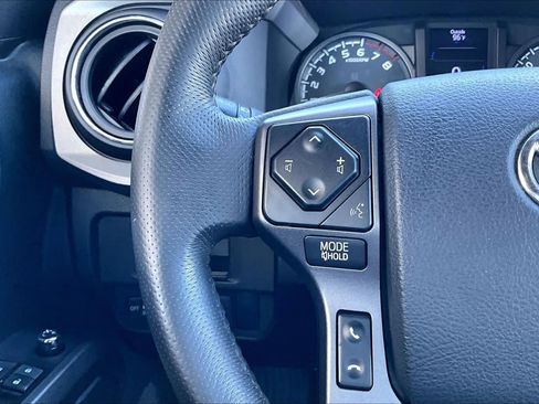 Certified 2018 Toyota Tacoma TRD Off-Road AWD/4WD image 24