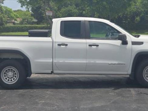Used 2023 GMC Sierra 1500 Pro w/ Convenience Package RWD image 7