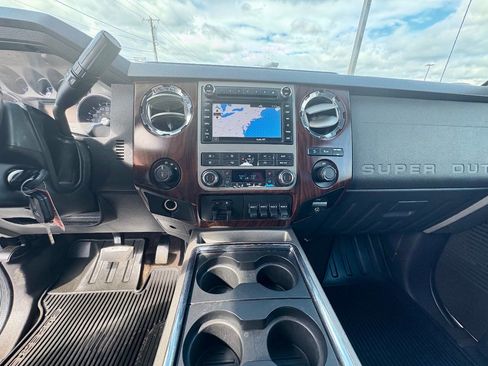 Used 2011 Ford F250 Lariat w/ Chrome Pkg image 14