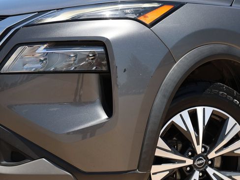 Used 2023 Nissan Rogue SV FWD image 11