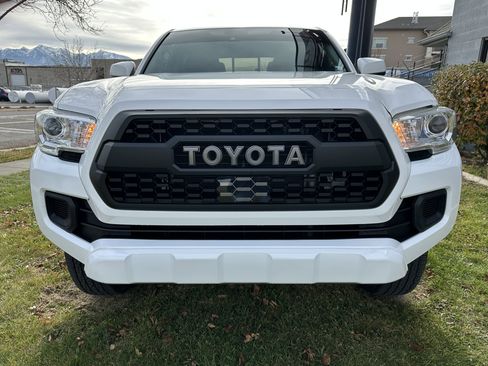 Used 2022 Toyota Tacoma SR image 14
