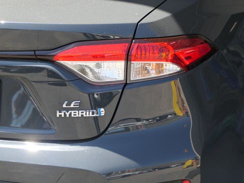 Used 2023 Toyota Corolla LE image 2