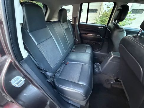 Used 2016 Jeep Compass Latitude FWD image 32