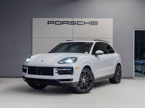Certified 2026 Porsche Cayenne AWD/4WD image 1