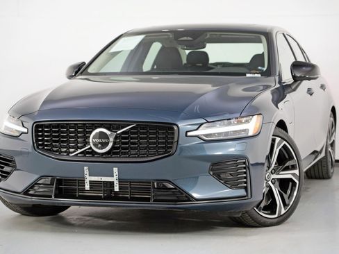 Used 2023 Volvo S60 T8 Plus image 3