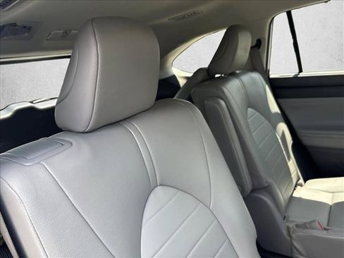 Used 2023 Toyota Highlander XLE AWD/4WD image 25