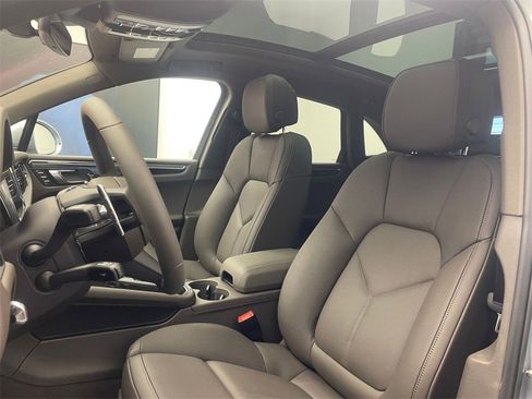 New 2026 Porsche Macan image 5