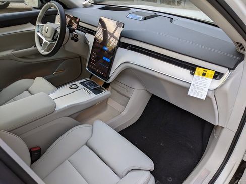 New 2025 Volvo EX90 Plus w/ Protection Package Premier AWD/4WD image 21