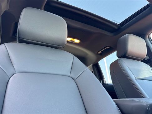 New 2025 GMC Canyon Elevation w/ Convenience Package image 18