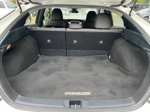 Used 2017 Toyota Prius Two w/ Carpet Mat Package FWD image 13