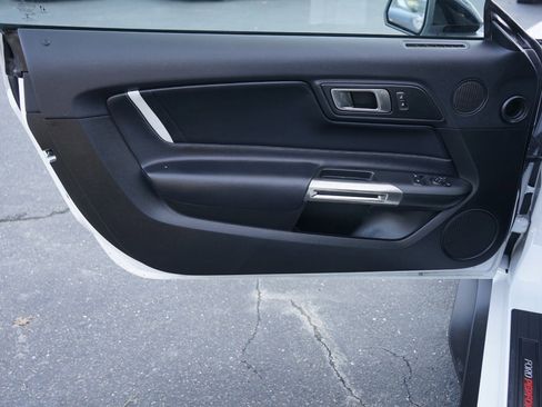 Used 2020 Ford Mustang Shelby GT500 w/ Carbon Fiber Track Pack image 24