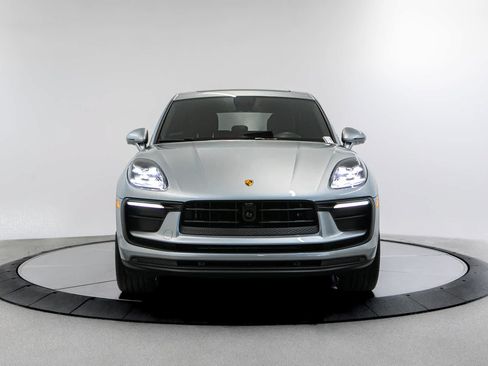 Certified 2023 Porsche Macan AWD/4WD image 10