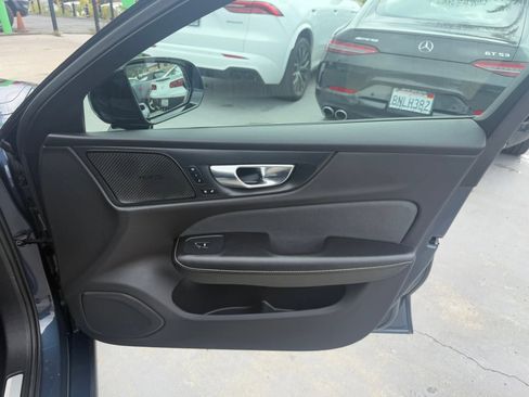 Used 2019 Volvo S60 T5 R-Design image 14