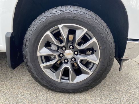 Used 2024 Chevrolet Silverado 1500 LT image 11