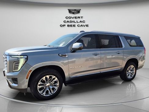 Used 2025 GMC Yukon XL Denali image 4