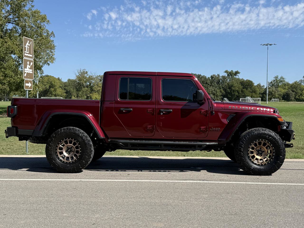 Used 2022 Jeep Gladiator Rubicon w/ Cold Weather Group AWD/4WD image 12