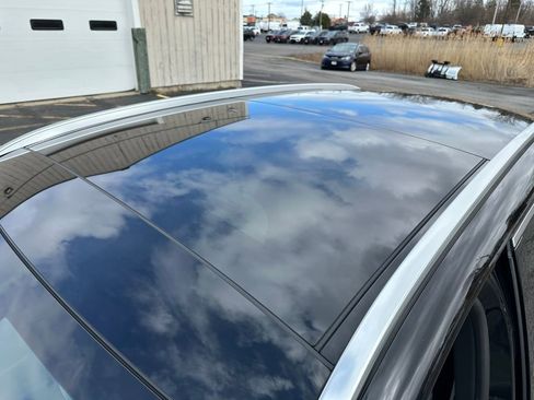 Used 2024 Mercedes-Benz GLC 300 4MATIC image 23