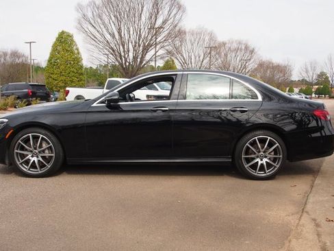 Used 2023 Mercedes-Benz E 350 4MATIC Sedan image 4
