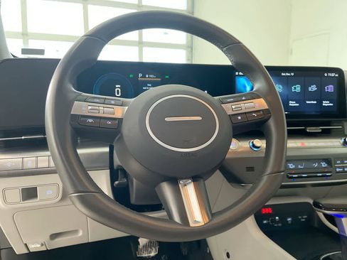 Used 2025 Hyundai Kona SEL image 14