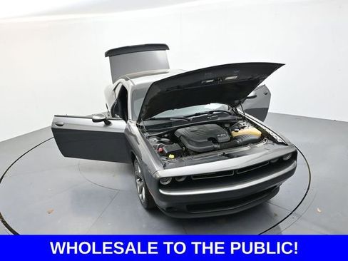 Used 2017 Dodge Challenger SXT RWD image 35