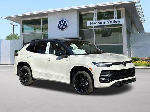 Certified 2026 Volkswagen Tiguan SE R-Line AWD/4WD image 1