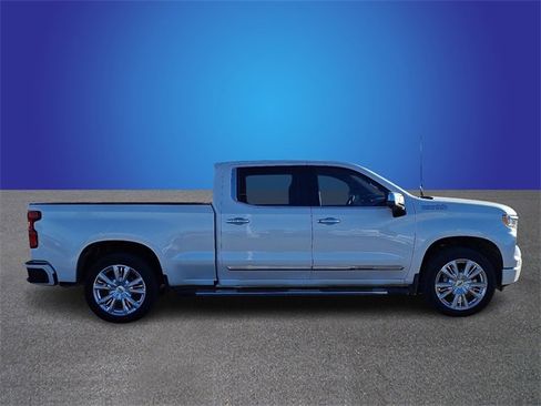 Used 2024 Chevrolet Silverado 1500 High Country w/ High Country Premium Package image 3