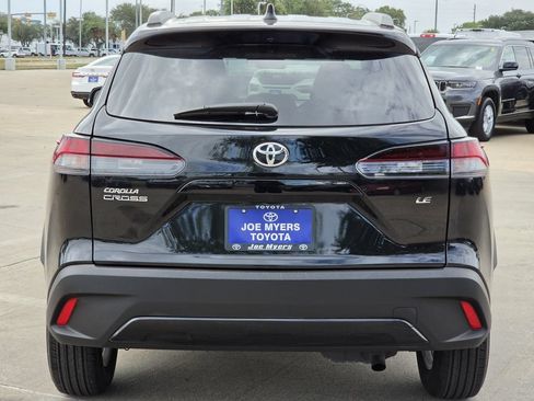 Used 2026 Toyota Corolla Cross LE FWD image 8