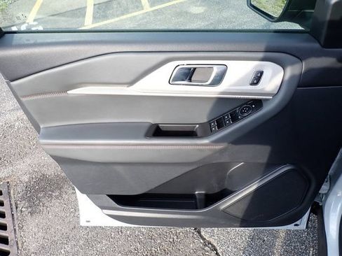 Certified 2025 Ford Explorer Active AWD/4WD image 23