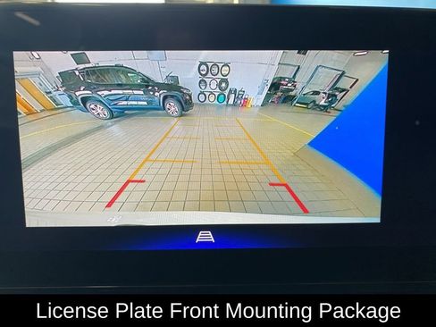 Used 2025 Chevrolet Trax LT w/ LT Convenience Package FWD image 3