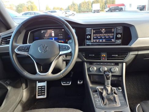 Used 2024 Volkswagen Jetta Sport image 12