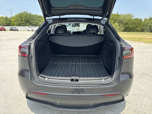 Used 2024 Tesla Model Y Long Range RWD image 24