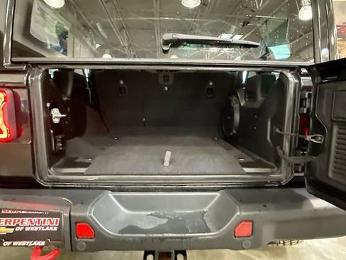 Used 2018 Jeep Wrangler Unlimited Rubicon w/ Dual Top Group image 26