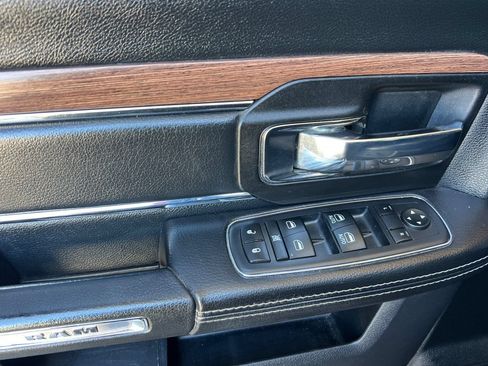 Used 2017 RAM 1500 Laramie w/ Convenience Group AWD/4WD image 11