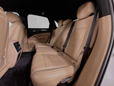 Certified 2019 Porsche Cayenne AWD/4WD image 23