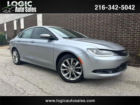 Used 2015 Chrysler 200 S image 1
