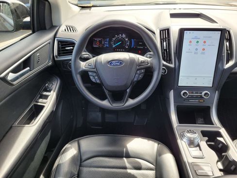 Used 2022 Ford Edge SE w/ Black Appearance Package image 15