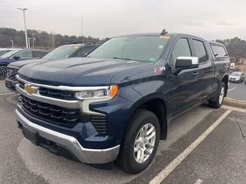 Used 2022 Chevrolet Silverado 1500 LT w/ Z71 Off-Road Package image 1