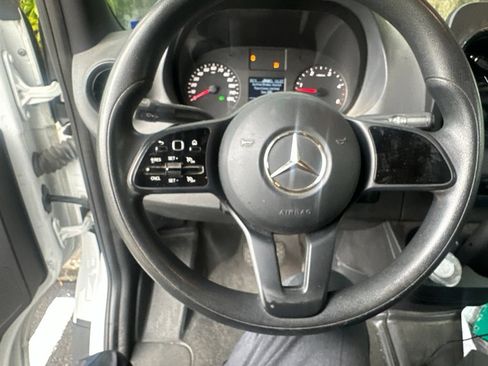 Used 2021 Mercedes-Benz Sprinter 2500 image 6