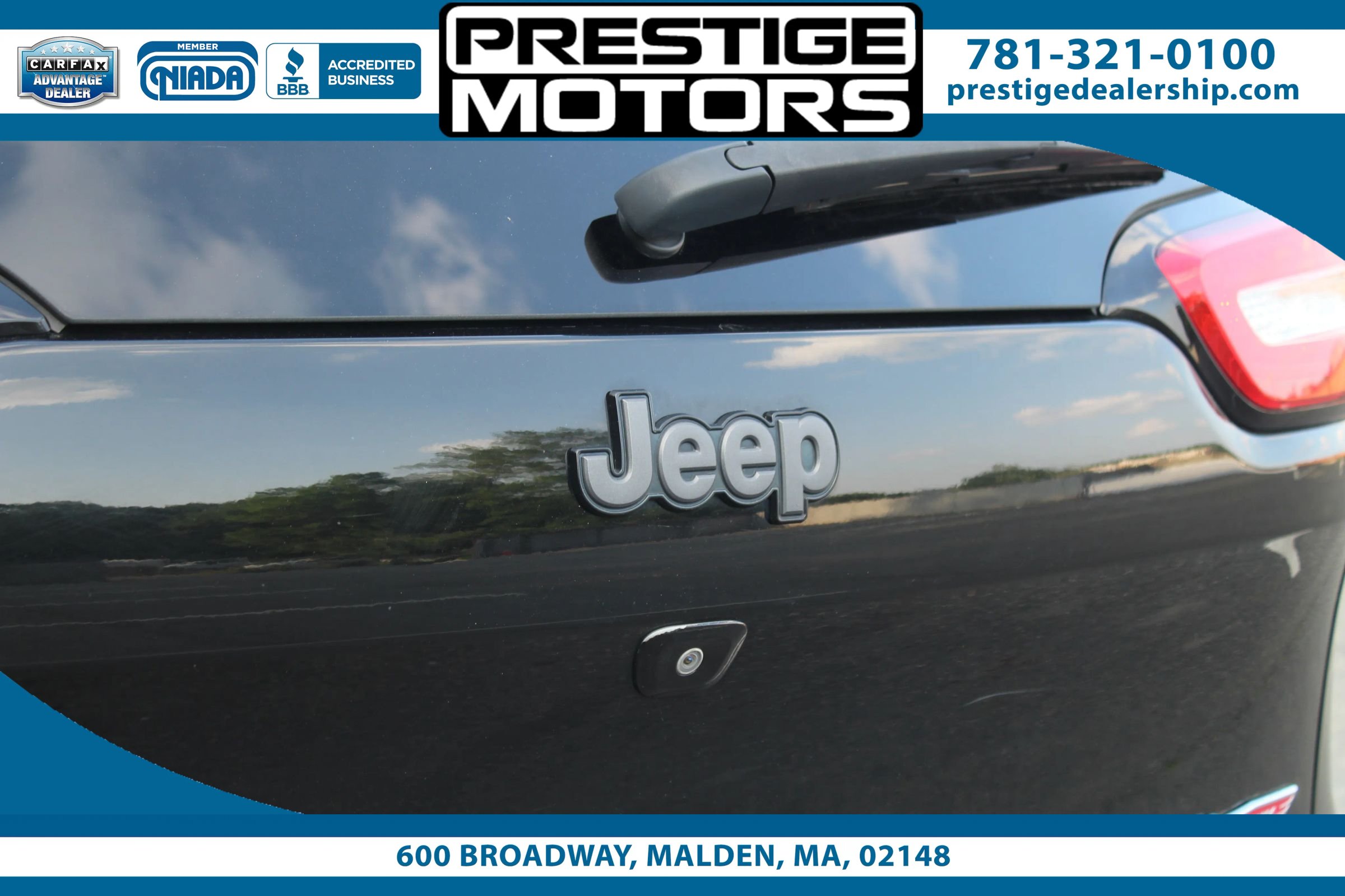 Used 2018 Jeep Cherokee Trailhawk AWD/4WD image 43