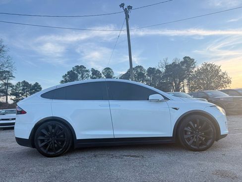 Used 2018 Tesla Model X 75D image 5