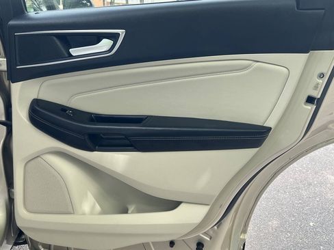 Used 2018 Ford Edge Titanium w/ Ford Safe & Smart Package FWD image 21