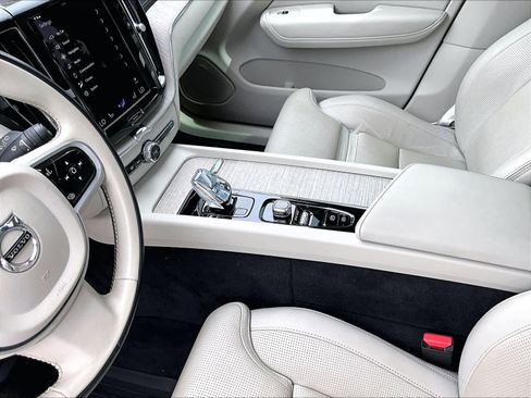 Used 2021 Volvo XC60 T8 Inscription w/ Advanced Package image 19