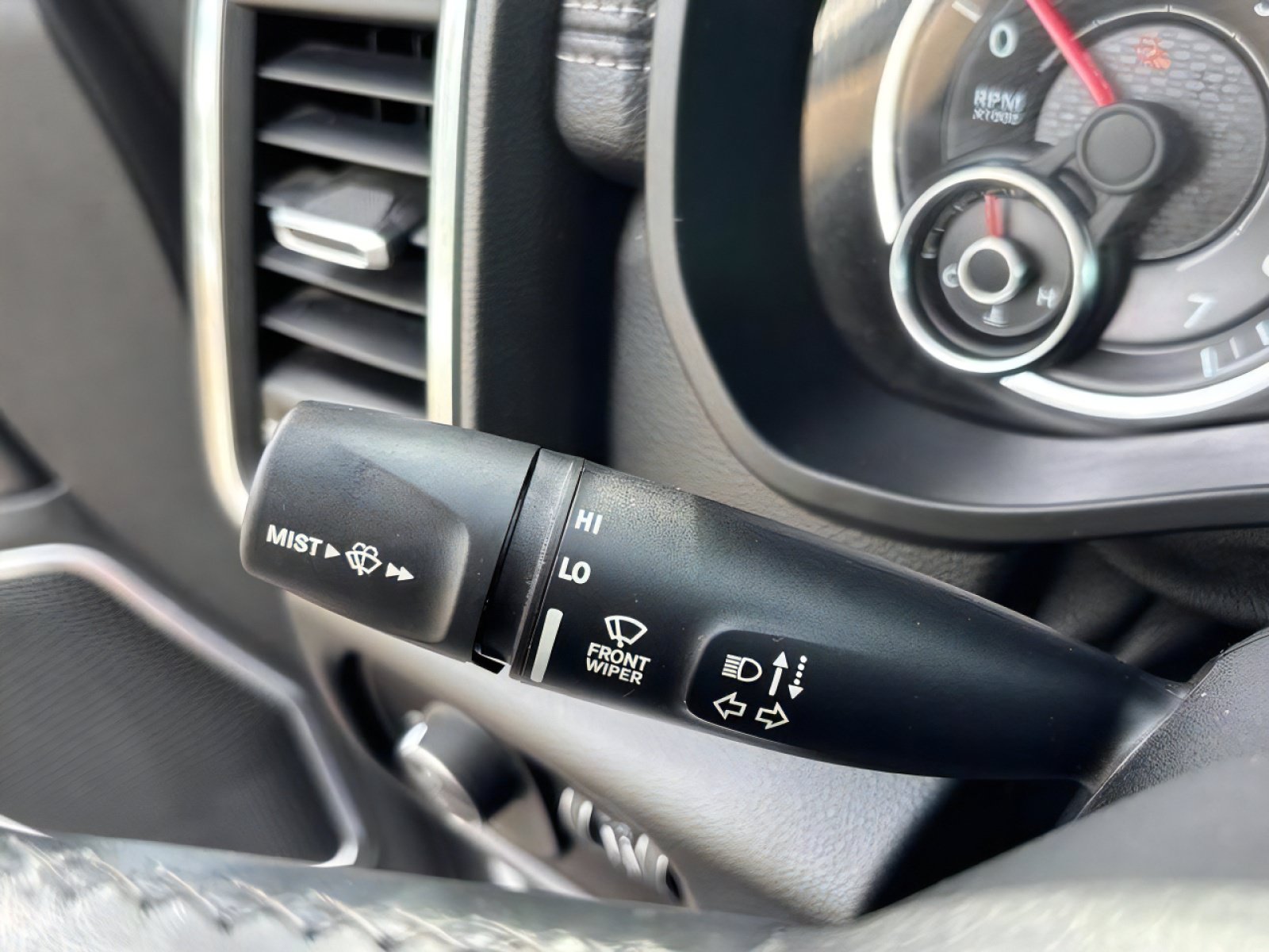 Used 2019 RAM 1500 Laramie AWD/4WD image 25